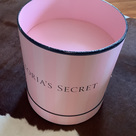 Victoria’s Secret slipper bin display - Picture 9 of 15